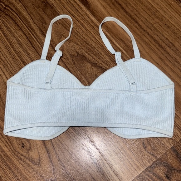 Babaton crop top from Aritzia - Picture 2 of 3